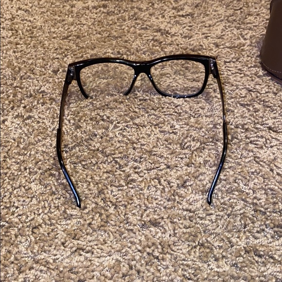 Gucci brand reading glasses with case - Picture 3 of 5